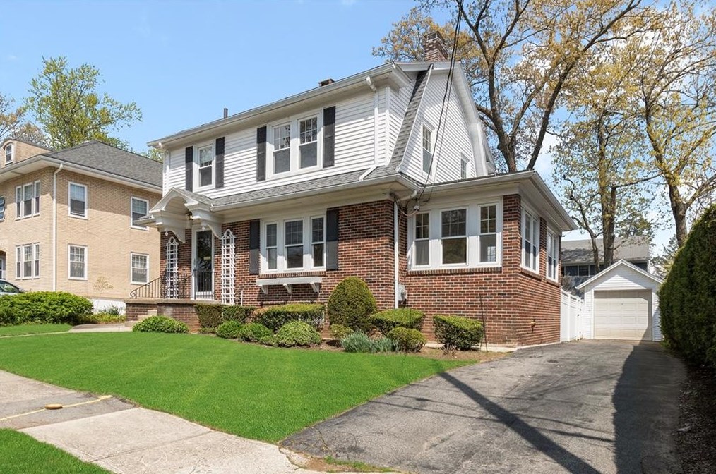46 Paris St, Pawtucket, RI 02860-6129