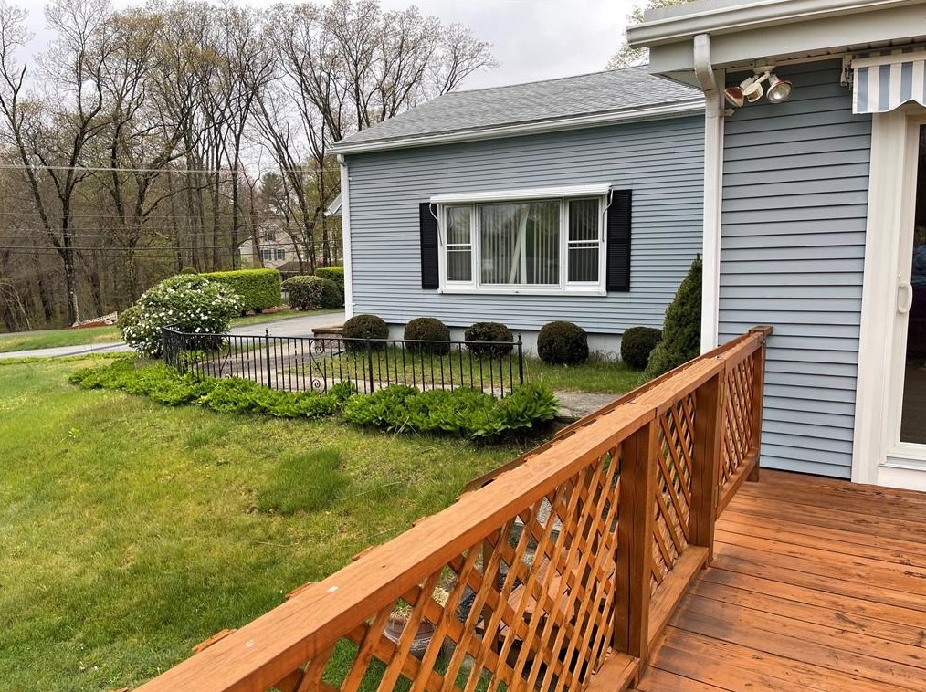 608 Mendon Rd, North Smithfield RI  02896-6962 exterior