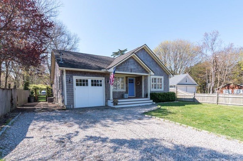 43 Hull St, Jamestown, RI 02835