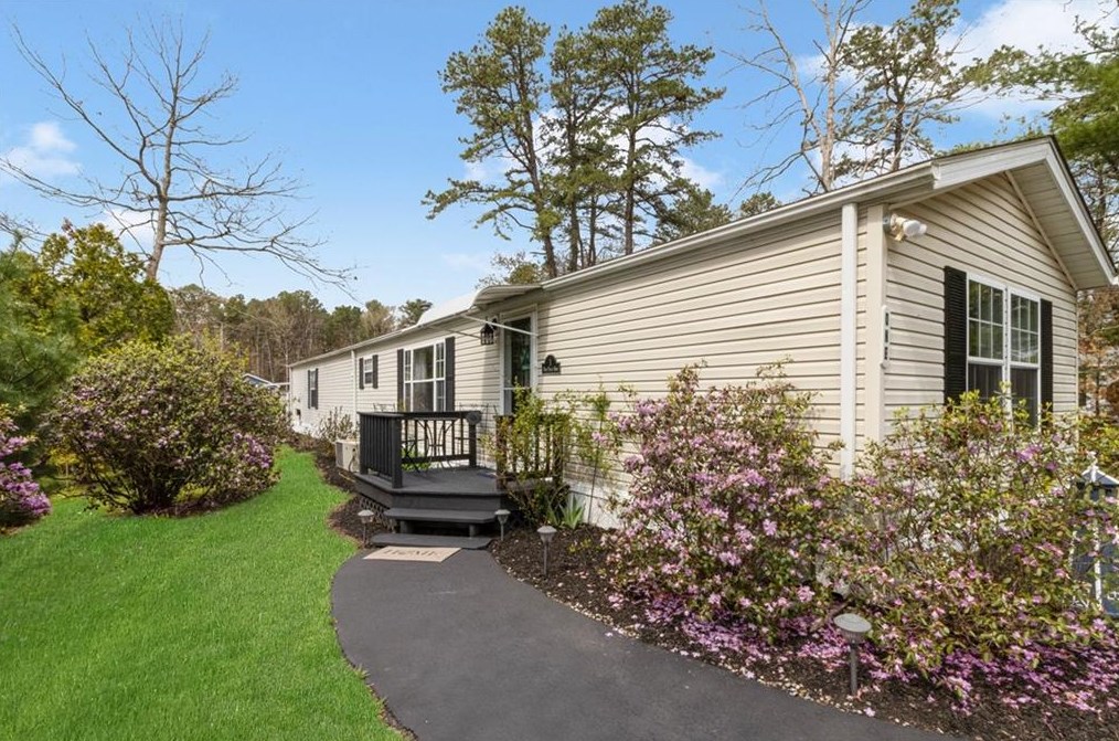 1 King Philip Rd, Coventry, RI 02816