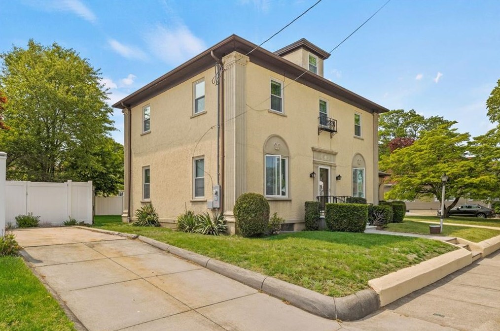 66 Minto St, Providence, RI 02908