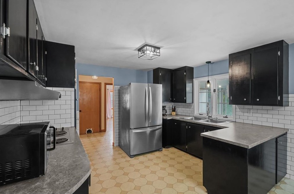 254 Sharon St, Providence, RI 02908