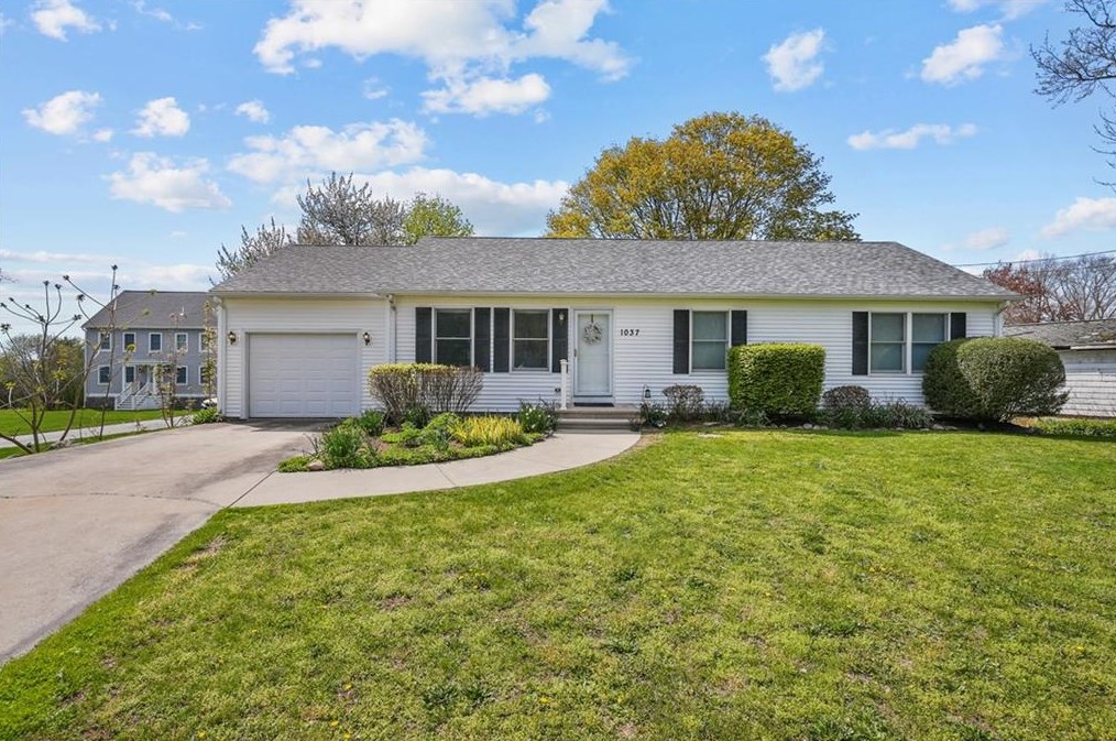1037 Main Rd, Tiverton, RI 02878