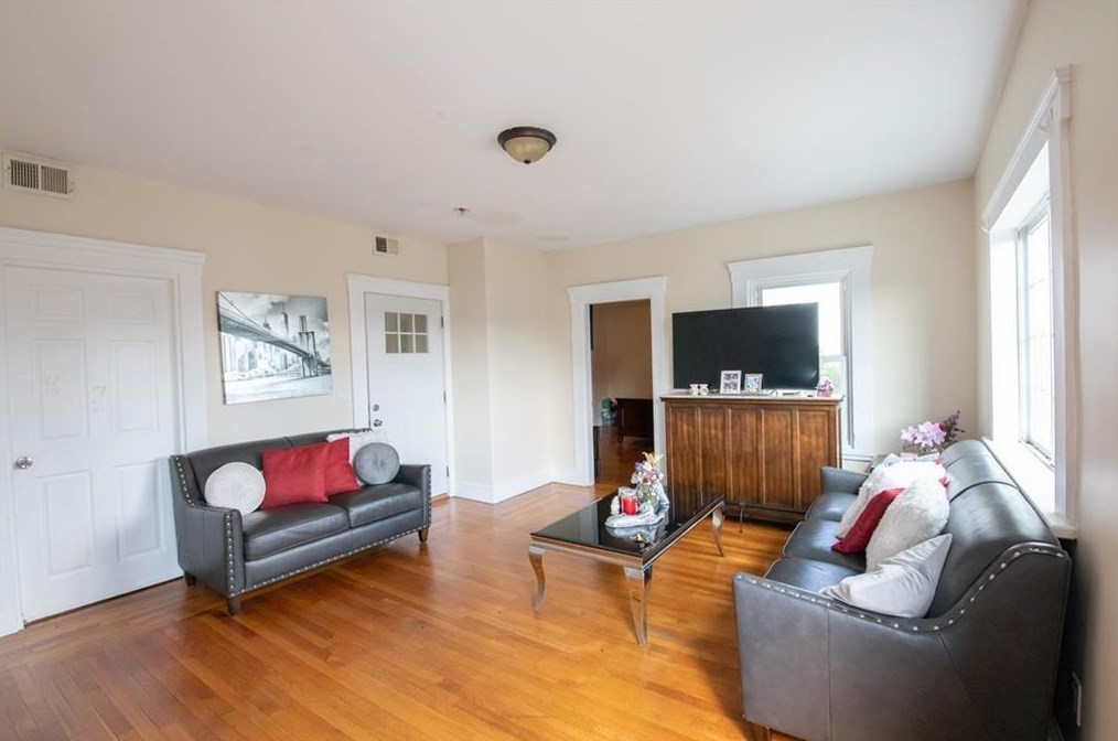 148 Fountain Ave, Cranston RI 02920-7106 exterior