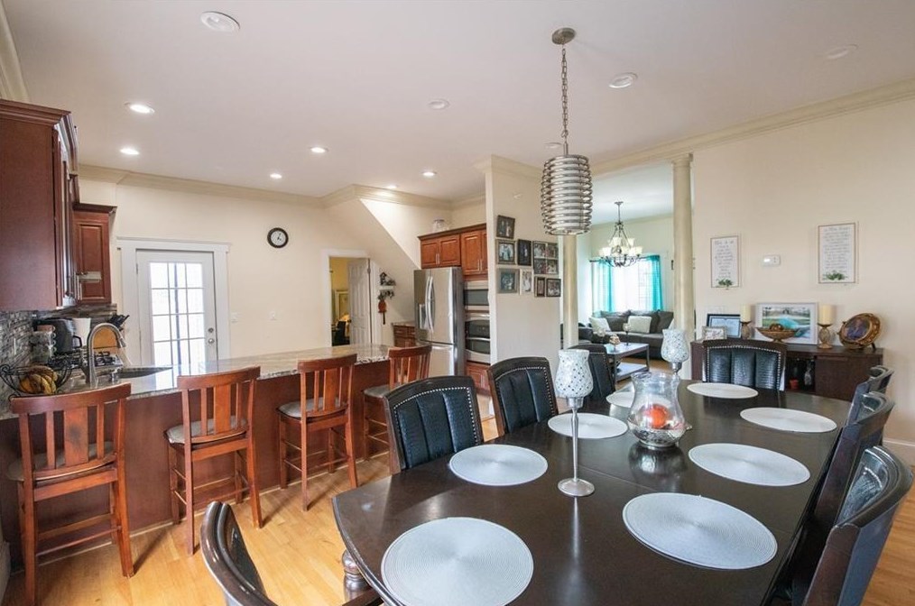 148 Fountain Ave, Cranston RI 02920-7106 exterior