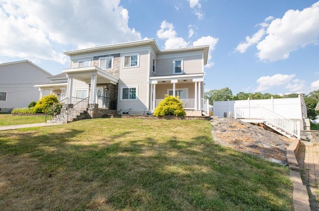 148 Fountain Ave, Cranston RI 02920-7106 exterior