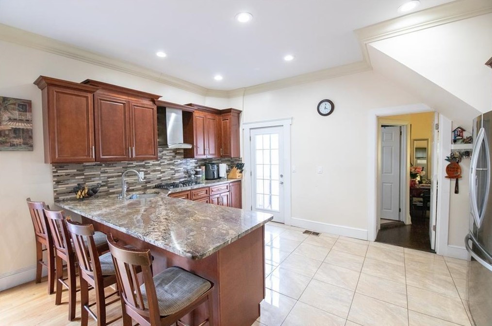 148 Fountain Ave, Cranston RI 02920-7106 exterior