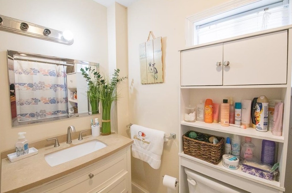 148 Fountain Ave, Cranston RI 02920-7106 exterior