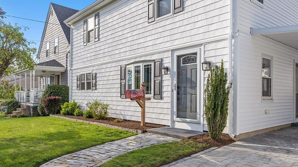 20 Maplewood St, East Providence RI  02914-4225 exterior