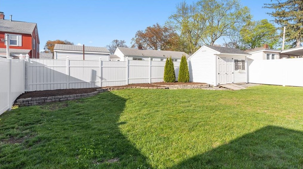 20 Maplewood St, East Providence RI  02914-4225 exterior