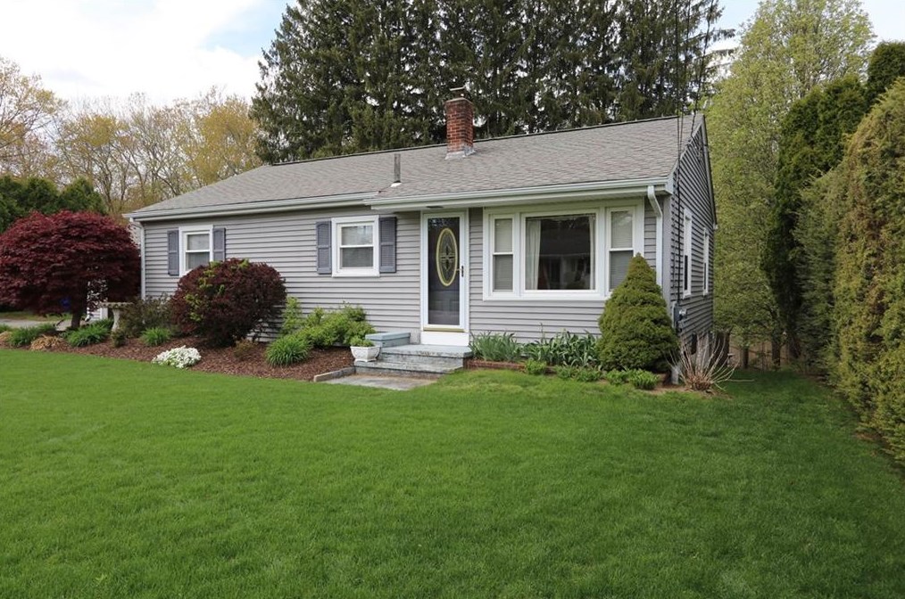 80 Glendale Dr, West Warwick, RI 02893