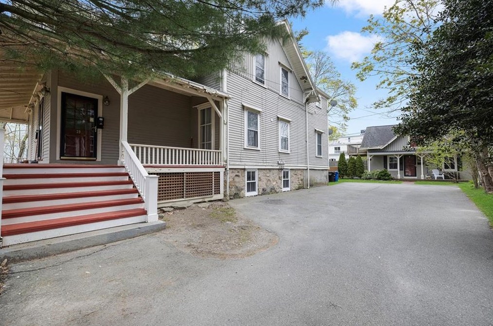 39 Powel Ave, Middletown, RI 02840