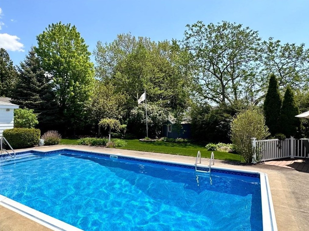 59 La Salle Dr, Providence, RI 02908