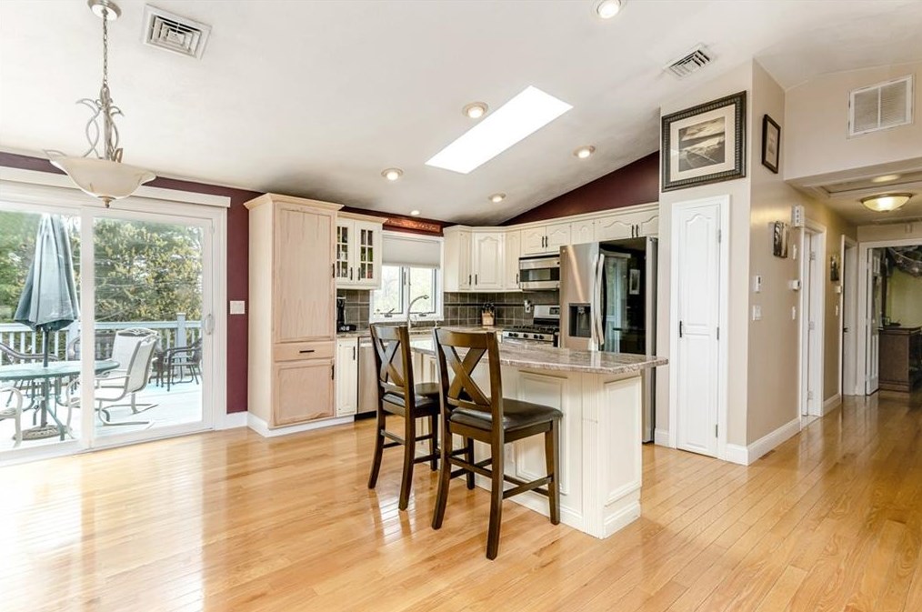 22 Tanglewood Ln, Providence, RI 02904