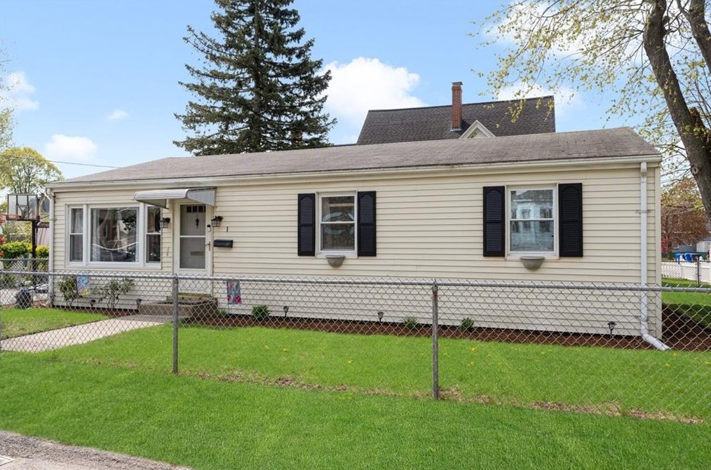 1 Dyer Ave, East Providence, RI 02915-4306