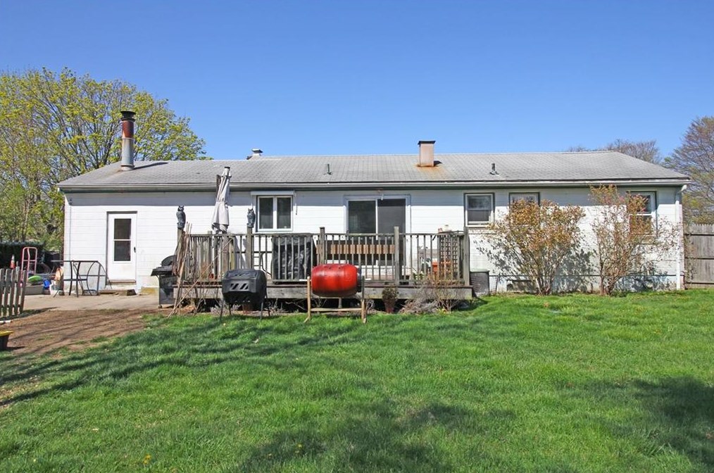 14 Flint Corn Rd, Portsmouth, RI 02871