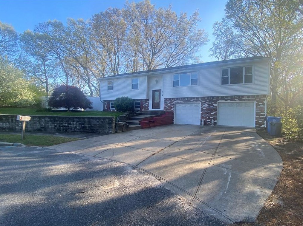 40 Greenview Rd, Cranston, RI 02920