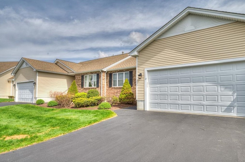 10 Sweet Corn Dr, Cranston, RI 02921