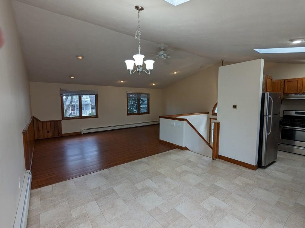 212 Summit St #2r, East Providence, RI 02914