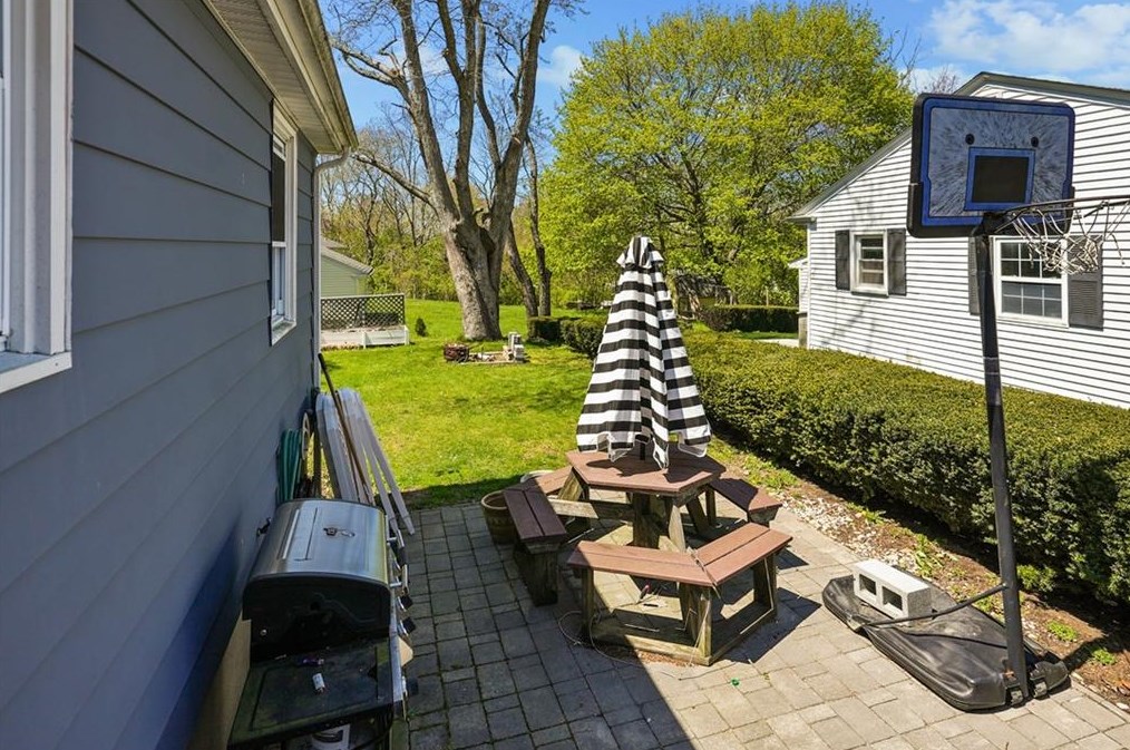 51 Westminster St, Westerly, RI 02891