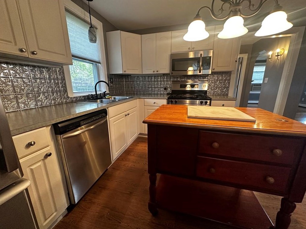 18 Seamans Ave, Providence, RI 02904
