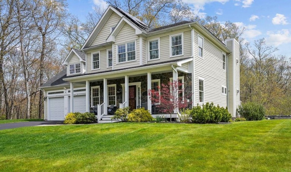 1 Presidential Way, Lincoln, RI 02865-4328