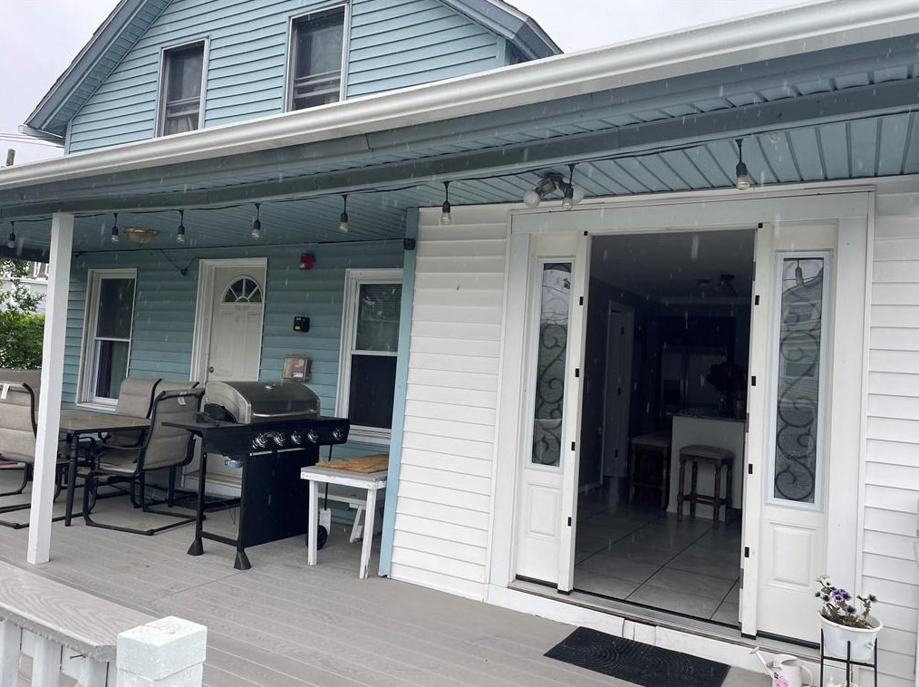 22 Home St, West Warwick, RI 02893