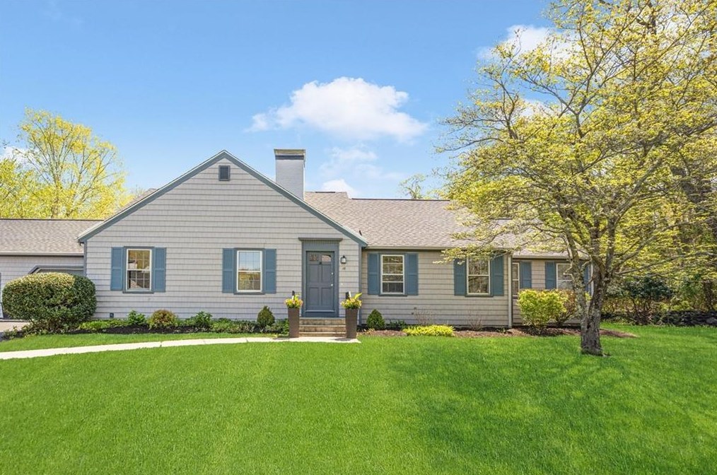16 Hamilton Gate Ct, North Kingstown, RI 02852