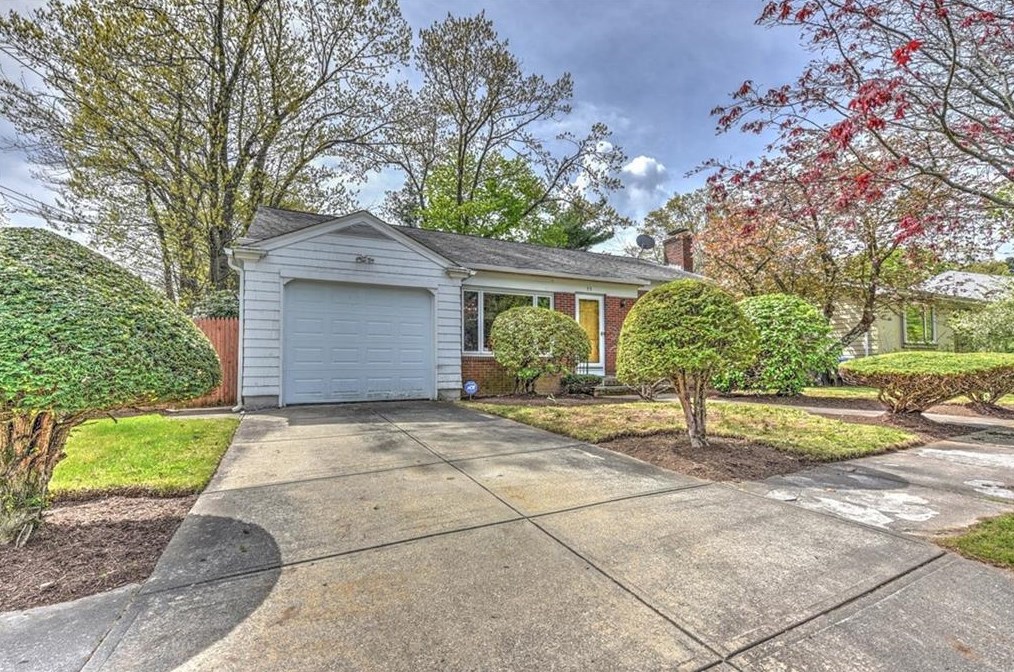 55 North Ave, Providence, RI 02906