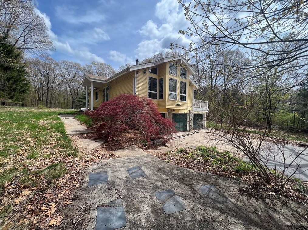 191 W Wrentham Rd, Cumberland, RI 02864