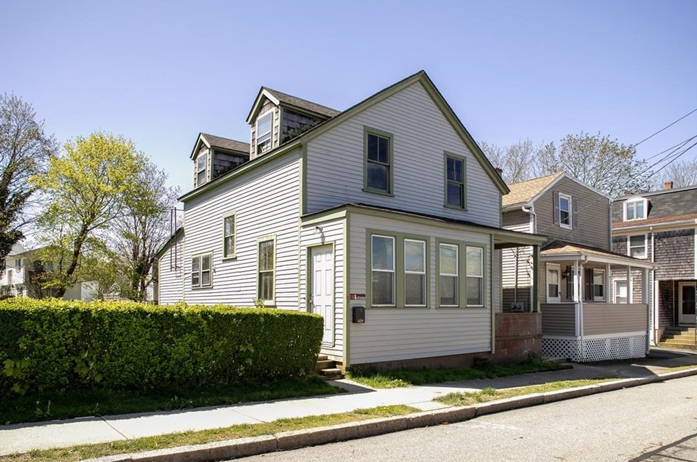 15 Sheffield Ave #1, Middletown, RI 02840