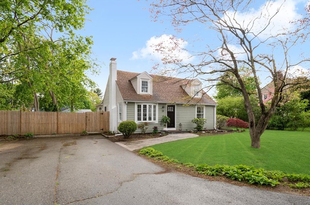29 Hattie Ave, Smithfield, RI 02828