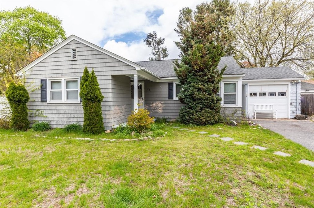 48 Hemlock Ave, Cranston, RI 02910