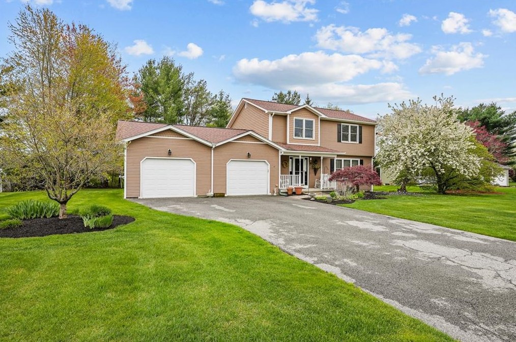 16 Heritage Ct, Cranston, RI 02921-3004