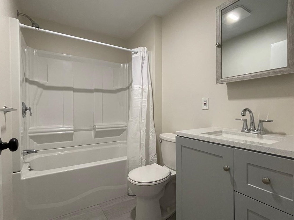 28 Glenrose Dr, East Providence RI  02915-1962 exterior