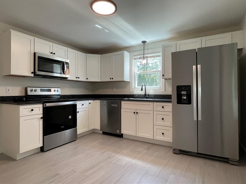 28 Glenrose Dr, East Providence RI  02915-1962 exterior