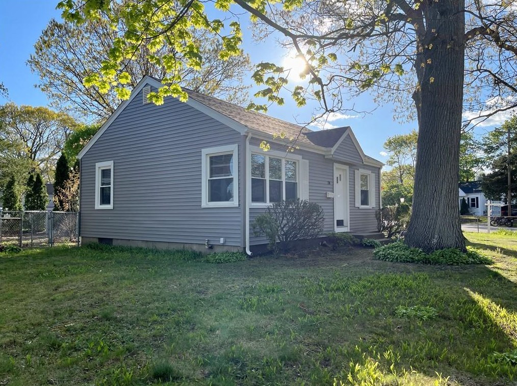 28 Glenrose Dr, East Providence RI  02915-1962 exterior