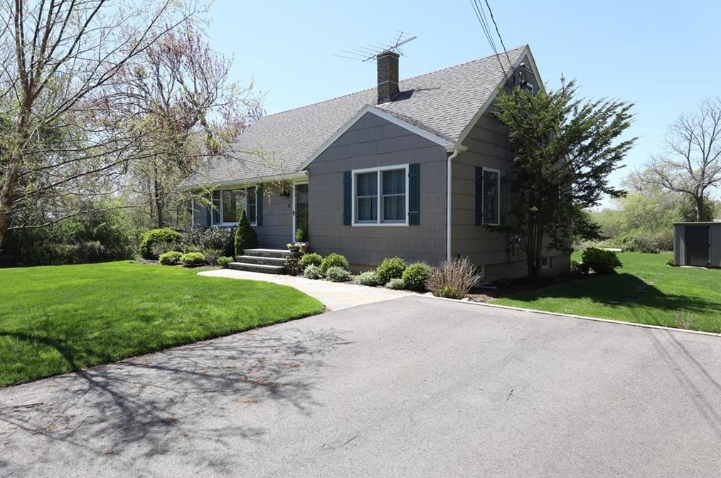 15 Vesper Ln, Portsmouth, RI 02871-2420