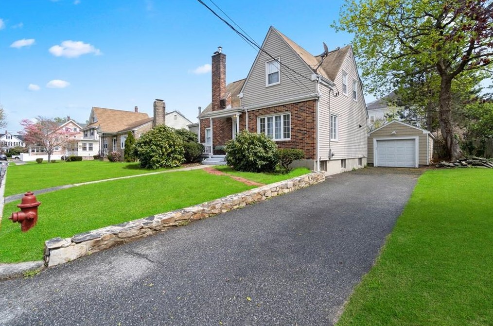 147 Trent St, Woonsocket, RI 02895