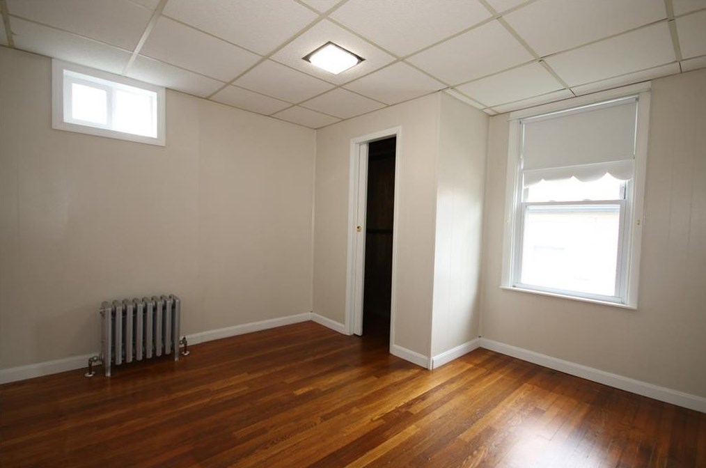 31 Oakdale Ave, Pawtucket, RI 02860