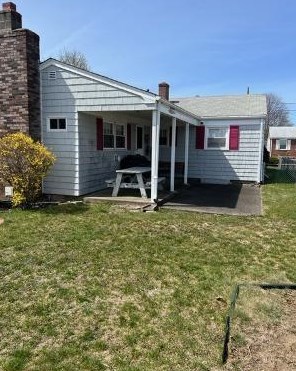 66 Manistee St, Pawtucket, RI 02861-4208