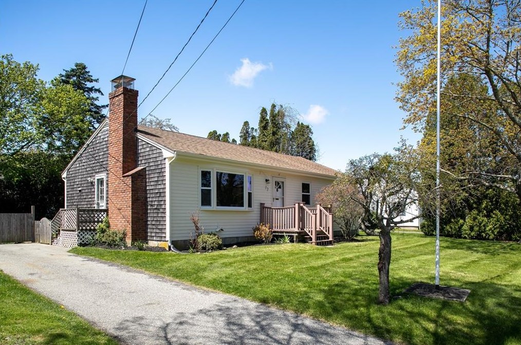 17 Wood Rd, Middletown, RI 02842