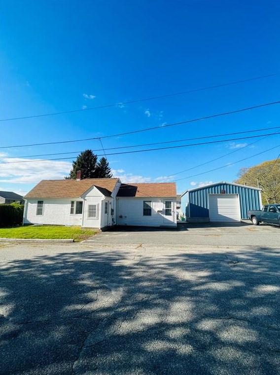 52 Chace Ave, Tiverton, RI 02878