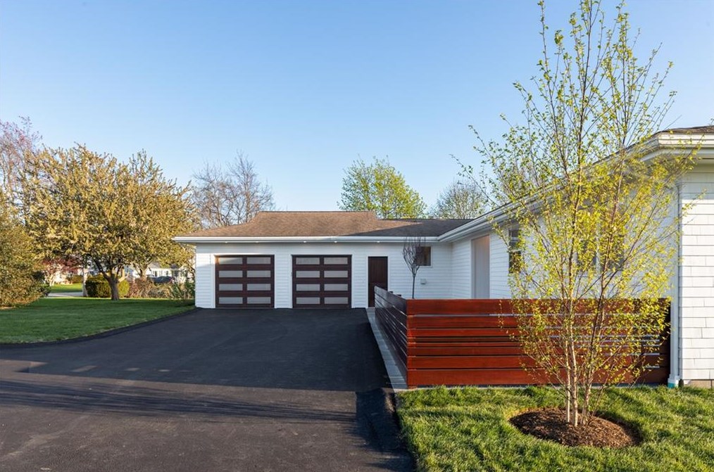 74 Honeyman Ave, Middletown, RI 02842