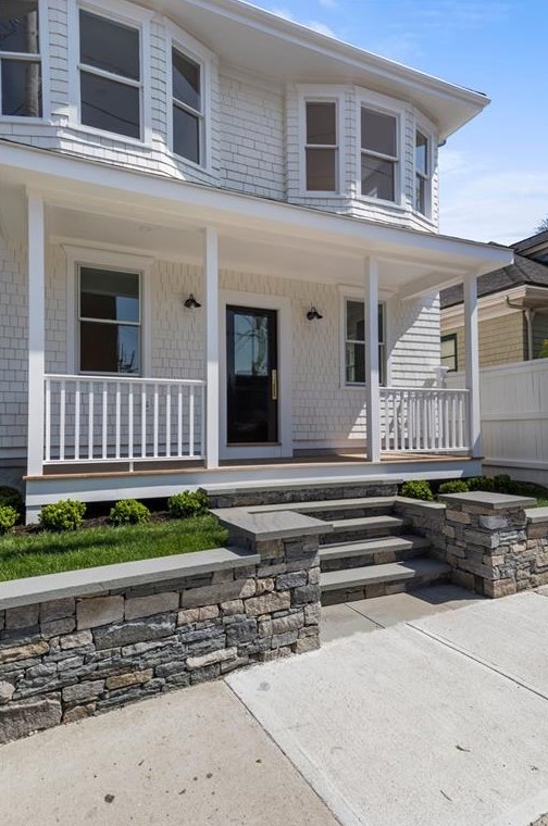 20 Spring St, Middletown, RI 02840