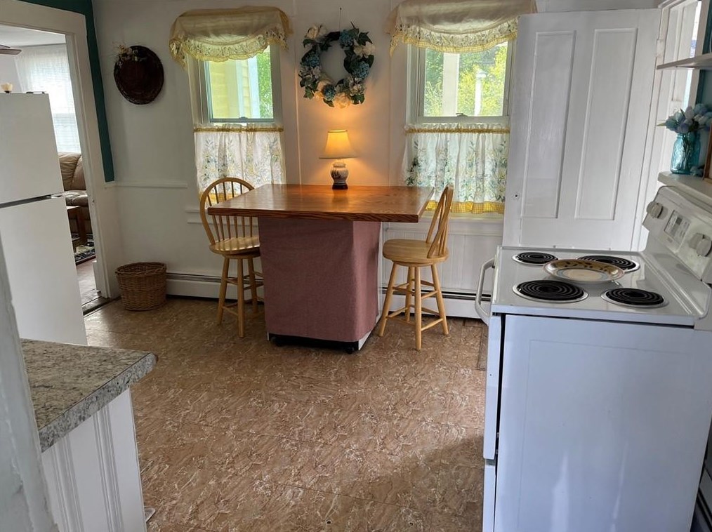 95 Church St, Glocester, RI 02859