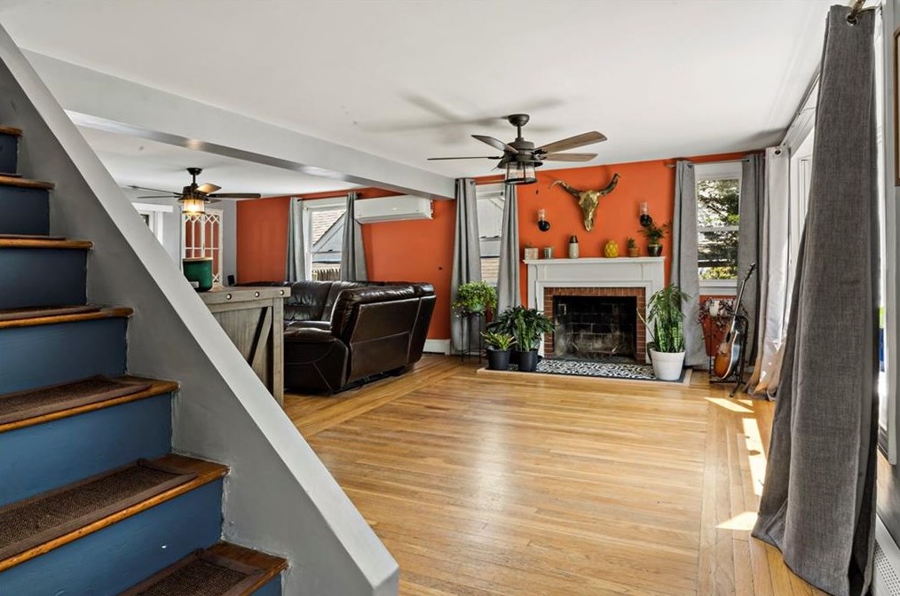 21 King Phillip Dr, North Kingstown, RI 02852