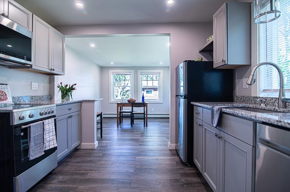14 Smith St, Bristol, RI 02809