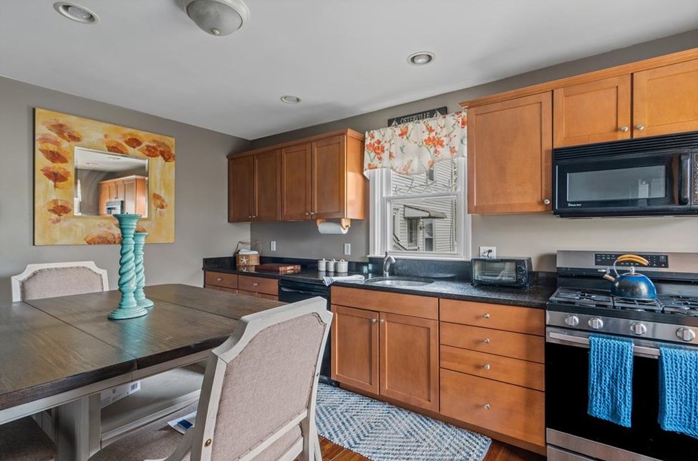 133 Leonard Ave, East Providence RI  02914-3644 exterior