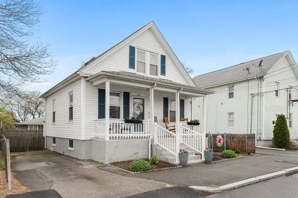 133 Leonard Ave, East Providence, RI 02914